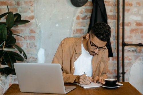 A person updates their thesis after feedback.