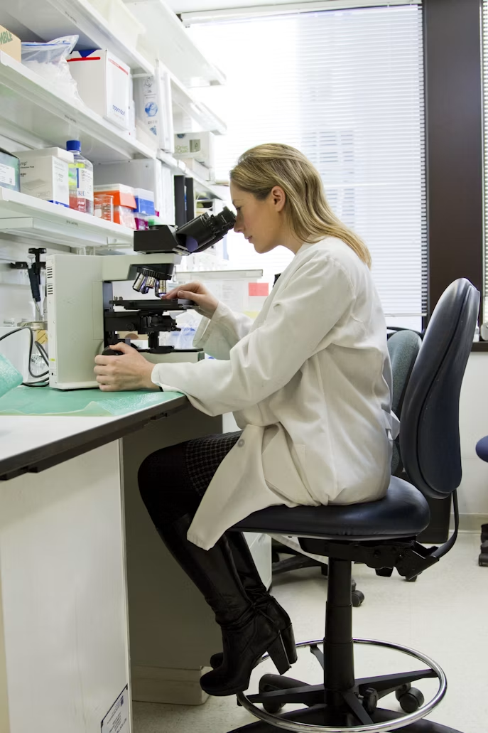 A researcher works in a lab.